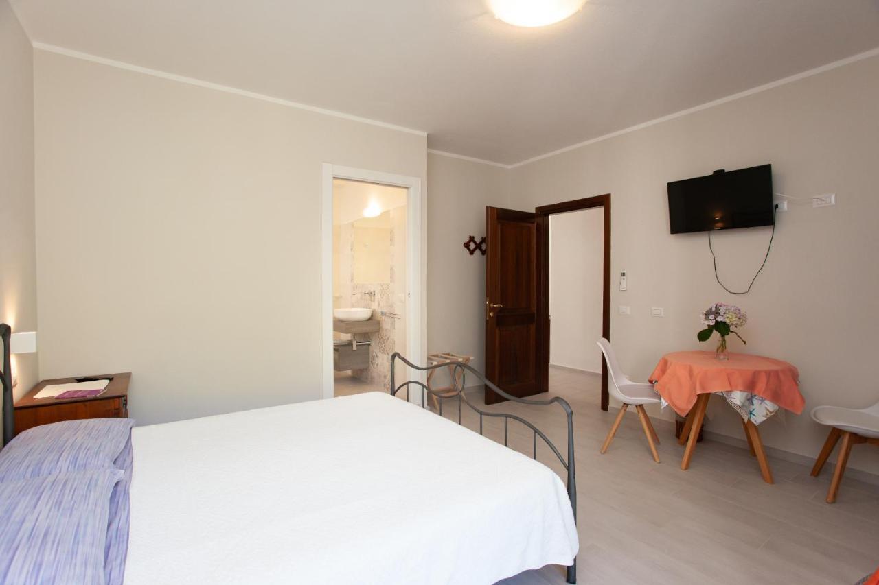 Lu Lioni Rooms San Teodoro  Εξωτερικό φωτογραφία